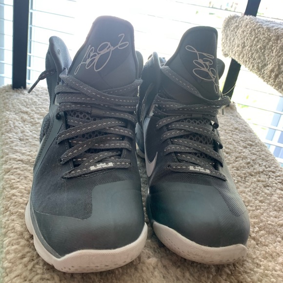 Nike Lebron James 9’s Cool Gray - Picture 3 of 3